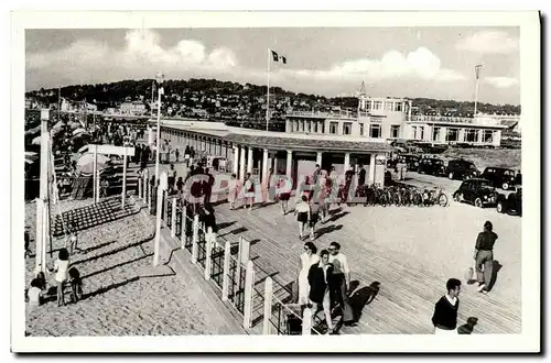 Ansichtskarte AK Deauville La Plage Fleurie Vue generale les Planches les Cabines et le Yacht Club