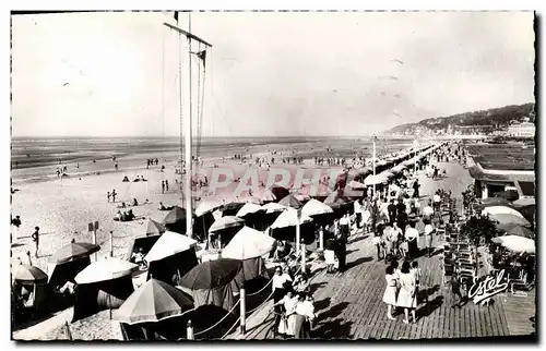 Cartes postales Deauville Les Planches et la Plage devant le Bar du Soleil