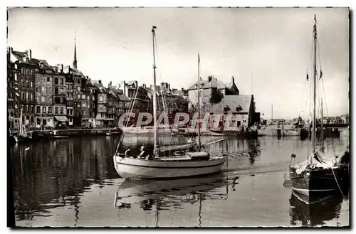 Moderne Karte Honfleur Entree d un Yacht dans le vieux port Bateaux