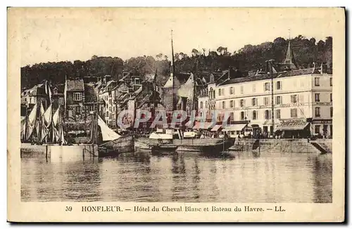 Ansichtskarte AK Honfleur Hotel du Cheval Blane et Bateau du Havre