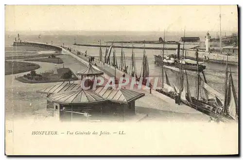 Cartes postales Honfleur Les Jetees Vue Generale des jetees Bateau