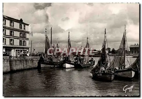 Cartes postales moderne Honfleur Le Port et le Phare Bateaux