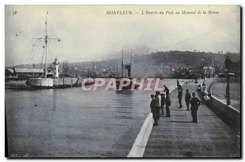 Ansichtskarte AK Honfleur L Entree du Port au Moment de la Maree Bateau