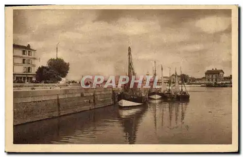 Ansichtskarte AK Honfleur L Avant Port Bateaux