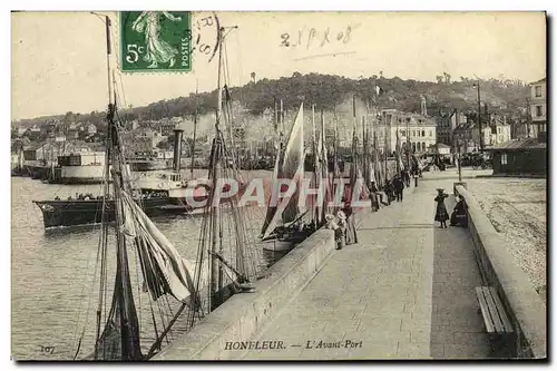 Ansichtskarte AK Honfleur L Avant Port Bateaux