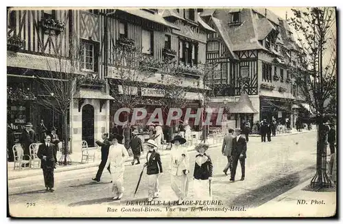 Ansichtskarte AK Deauville La Plage Fleurie Rue Gontaut Biron Vue sur le Normandy Hotel