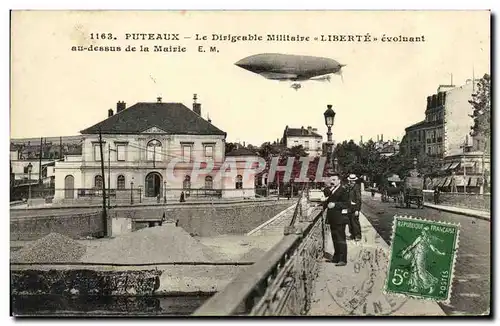 Cartes postales Puteaux Le Dirigeable Militaire Liberte evoluant au dessus de la Mairie Zeppelin