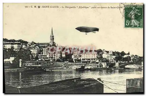 Cartes postales Parc de Saint Cloud Le Dirigeable Republique passe au dessus de Saint Cloud Zeppelin