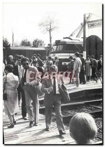 Cartes postales moderne Combourg Samedi 18 mai 1985 Inauguration de la gare renovee cehf de gare Yves Costard Claude pel