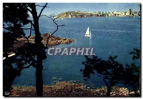 Cartes postales moderne Dinard Square Vers le Prieure Au loin St malo