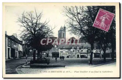 Ansichtskarte AK Dol de Bretagne Place Toullier et au fond la Cathedrale