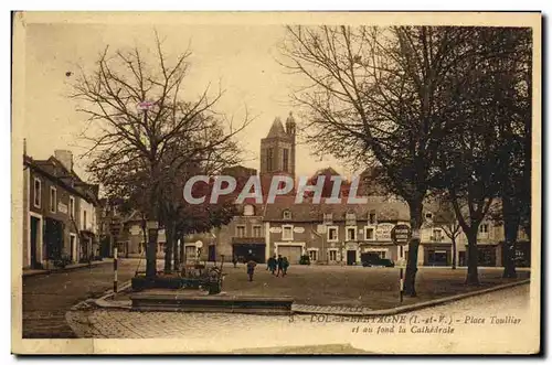 Cartes postales Dol de Bretagne Place Toullier et au dond la Cathedrale