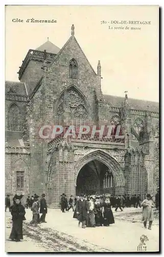 Cartes postales Dol de Bretagne La sortie de messe