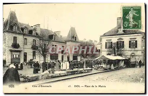 Cartes postales Dol Place de la Mairie Marche