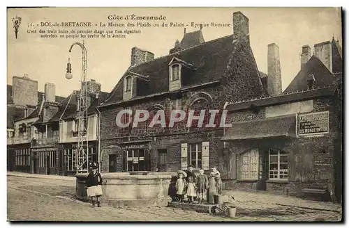 Cartes postales Dol de Bretagne La Maison des Plaids ou du Palais Eglise Romane Enfants