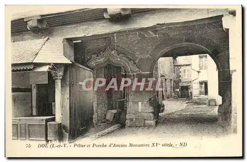 Cartes postales Dol Pilier et Porche d Ancien Monastere