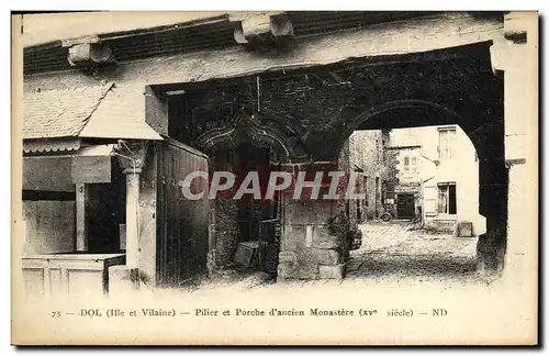 Cartes postales Dol Pilier et Porche D ancien Monastere