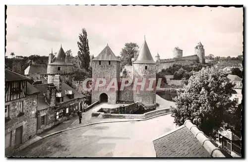 Cartes postales moderne Fougeres L entree du Chateau