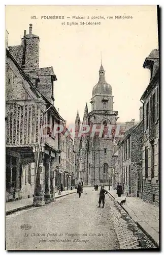 Ansichtskarte AK Fougeres Maison a porche rue Nationale et Eglise St Leonard Enfants