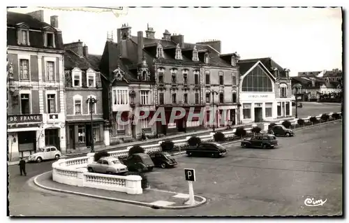 Cartes postales moderne Redon Rue du Marechal Foch et place de la Republique