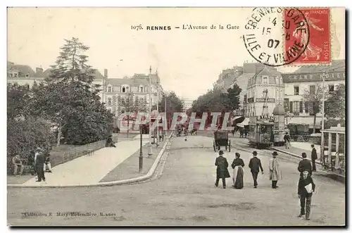 Ansichtskarte AK Rennes L Avenue de la Gare Tramway Byrrh