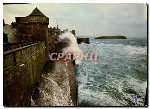 Cartes postales moderne Saint Malo Cite Corsaire Tempete d equinoxe sur les remparts