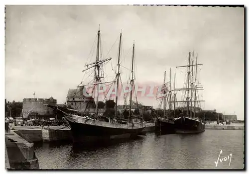 Cartes postales moderne Saint Malo Les Terres Neuvas et le Chateau Bateaux