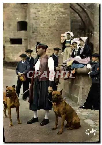 Cartes postales moderne Saint Malo Groupe Folklorique Quic en Groigne Chiennetier et chiens de Guet Costumes de Saint ma