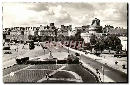 Cartes postales moderne St Malo Cite Corsaire Le chateau et les nouvelles constructions