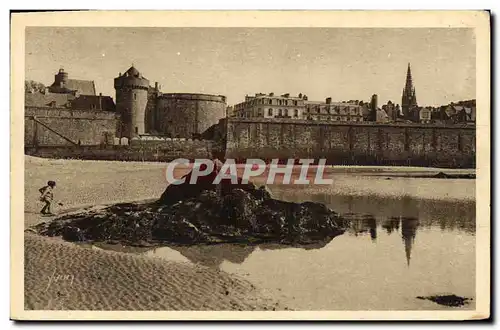 Ansichtskarte AK St Malo Le Chateau et les Remparts Vus de la Plage