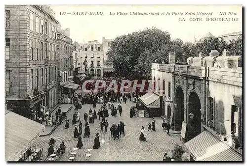 Cartes postales Saint Malo La Place Chateaubriand et la Porte Saint Vincent