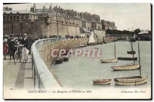 Ansichtskarte AK Saint Malo Les Remparts et l Entree du Mole VElo