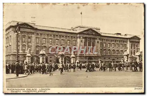 Cartes postales Buckingham Palace London Guard Marching Away