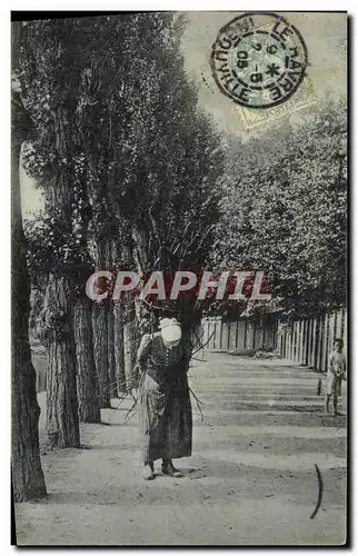 Cartes postales Vieille femme sous un fagot Folklore Costume Le Havre