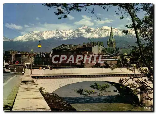 Cartes postales moderne Grenoble L Isere Le Teleferique de la Bastille et la chaine de Belledonne