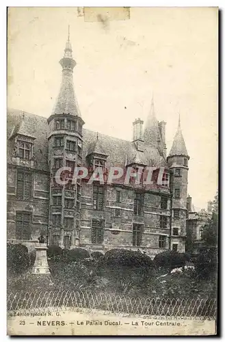 Ansichtskarte AK Nevers Le Palais Ducal La Tour Centrale