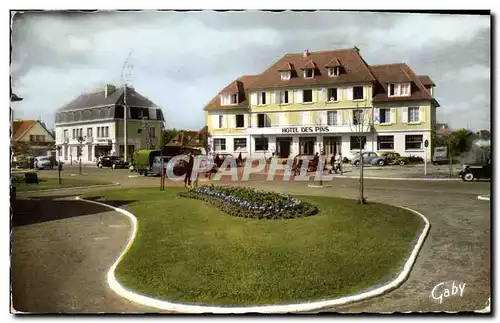 Cartes postales moderne Franceville Plage Place de la Plage et Hotel Des Pins