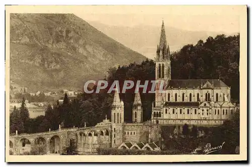 Cartes postales Lourdes La Basilique vue de Cote