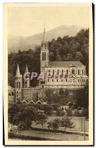 Cartes postales Lourdes La Basilique vue de Cote