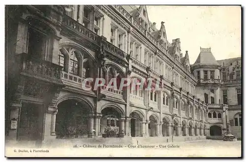 Ansichtskarte AK Chateau de Pierrefonds Cour d honneur Une Galerie