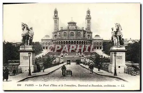 Ansichtskarte AK Paris Le Pont d lena et le Trocadero Davioud et Bourdais architectes Moto