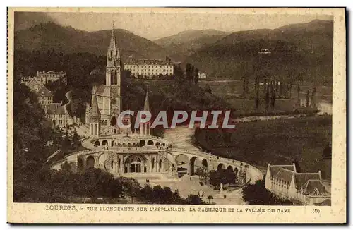 Ansichtskarte AK Lourdes Vue Plongenate sur l Esplanade La Basilique et la Valle du Gave