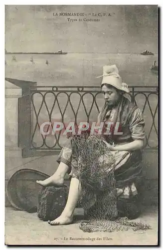 Cartes postales La Normandie La C P A Types et Costumes Peche Le racomodage des filets