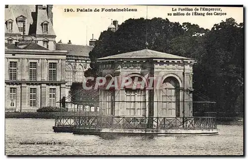 Cartes postales Palais de Fontainebleau Le pavillon de l empereur au milieu de l etang des carpes