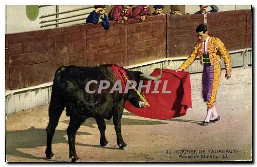 Ansichtskarte AK Course de Taureaux Passe de Muleta Corrida