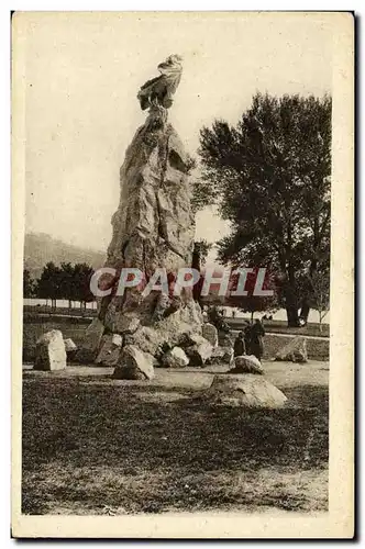 Cartes postales Vichy Nouveau parc Monument eleve a la memoire de l aviateur Gilbert