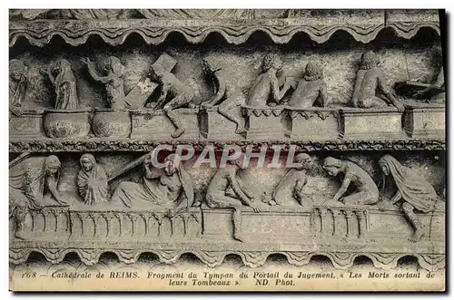 Ansichtskarte AK Reims Fragment du Tympan du Portail du Jugement Les morts sortant de leurs tombeaux Cathedrale