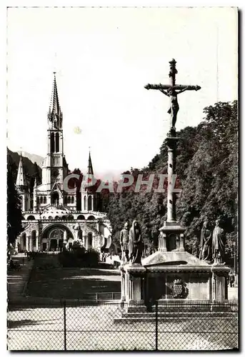 Cartes postales moderne Lourdes La Basilique et le Calvaire Breton