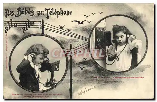 Ansichtskarte AK Fantaisie Enfants Nos bebes au telephone