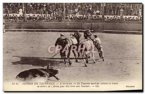 Ansichtskarte AK Taureau Corrida L Arrastre Le taureau mort est attache et traine en dehors de l arene pour etre